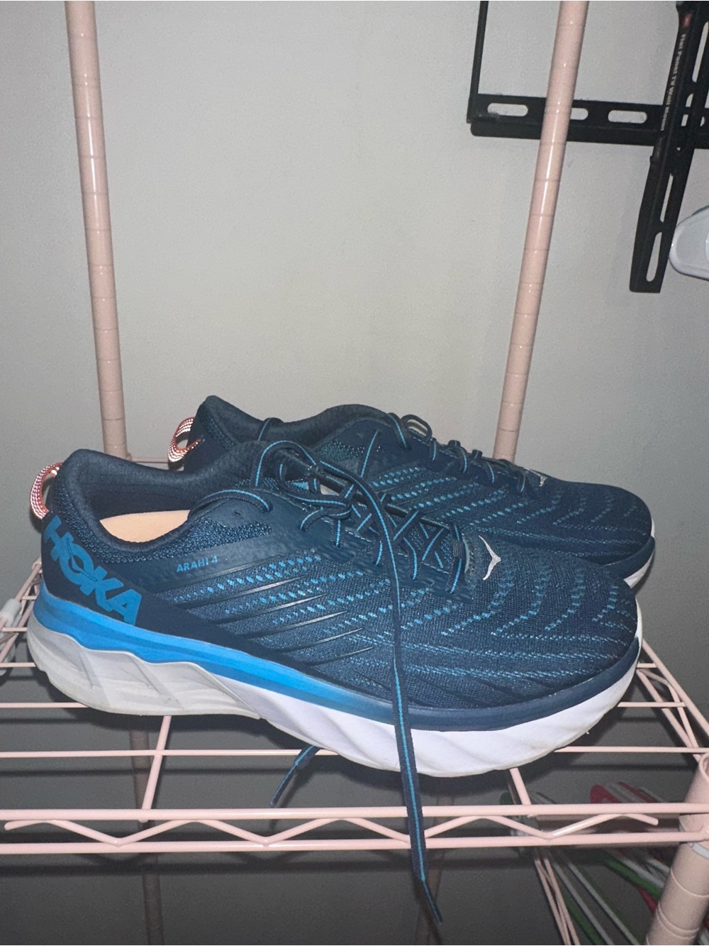 Hoka Arahi 4 Men's Running Shoes - Navy and Light Blue